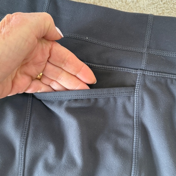 Athleta 2 - in- 1 Capri leggings - Picture 4 of 5